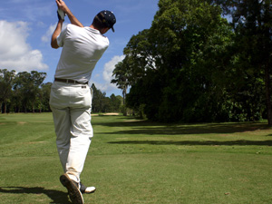 golfer teeing off